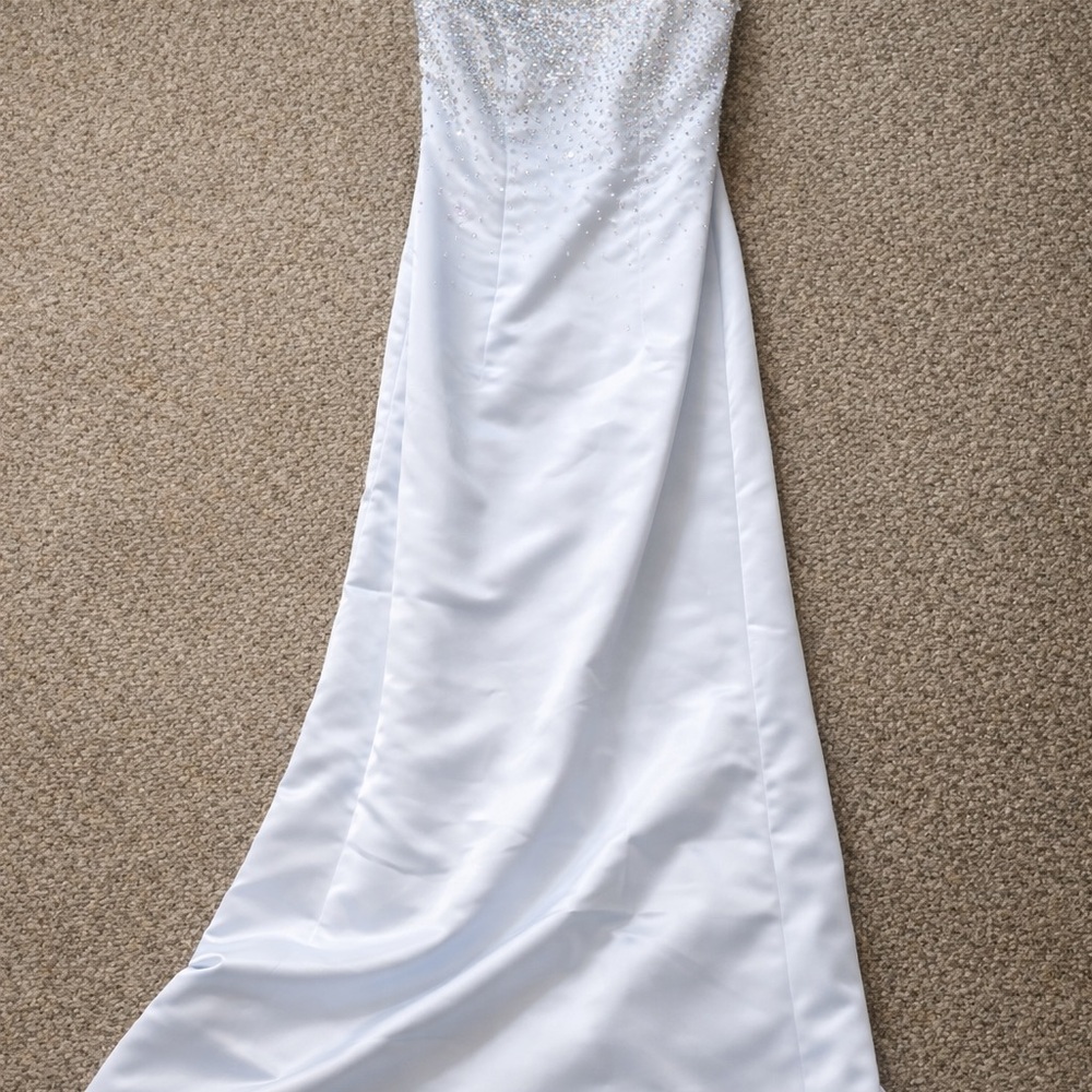 David’s Bridal Pale Blue Beaded Illusion Top Formal Dress NWT Size 4 Fits 6 Prom